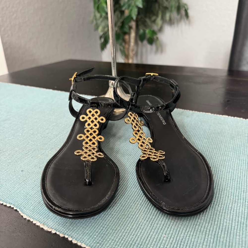 Diane von Furstenberg Love Knot black sandal size 7